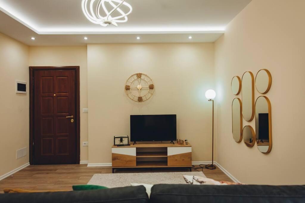 Luxury Apartment At Myslym Shyri Τίρανα Εξωτερικό φωτογραφία