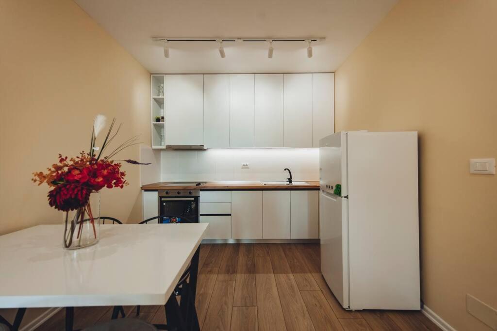 Luxury Apartment At Myslym Shyri Τίρανα Εξωτερικό φωτογραφία