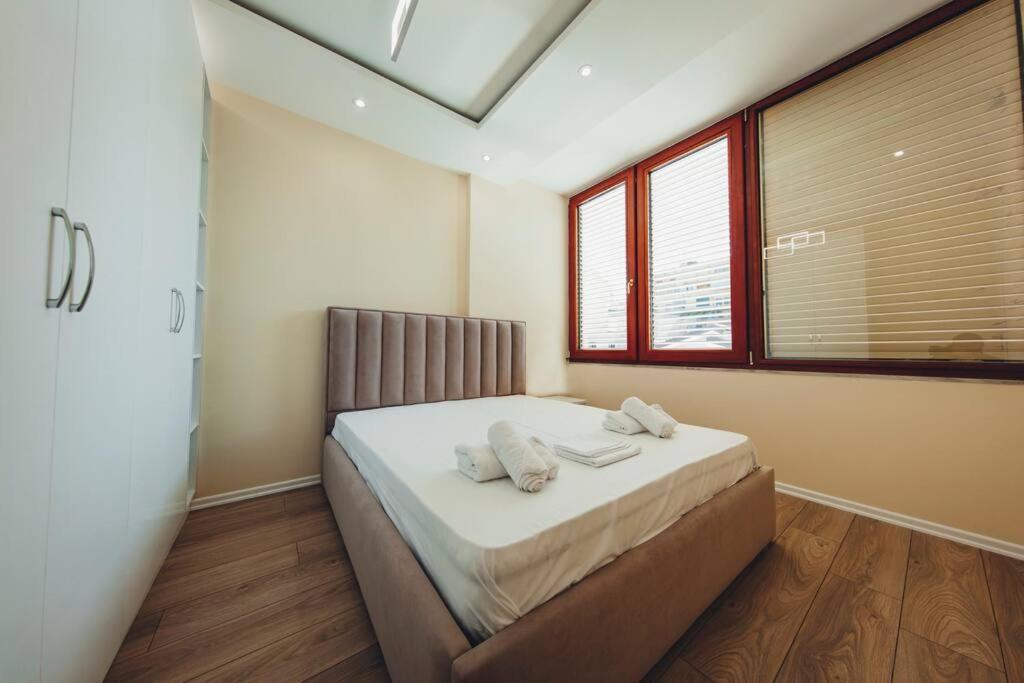 Luxury Apartment At Myslym Shyri Τίρανα Εξωτερικό φωτογραφία